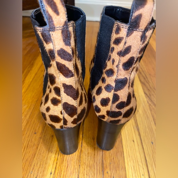 Vince Camuto Leopard booties. Excellent condition - Picture 4 of 6